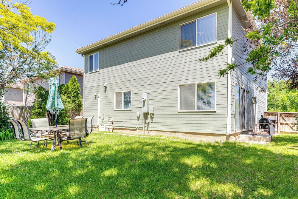 Pet-friendly Retreat w/ Fenced Yard in Denver