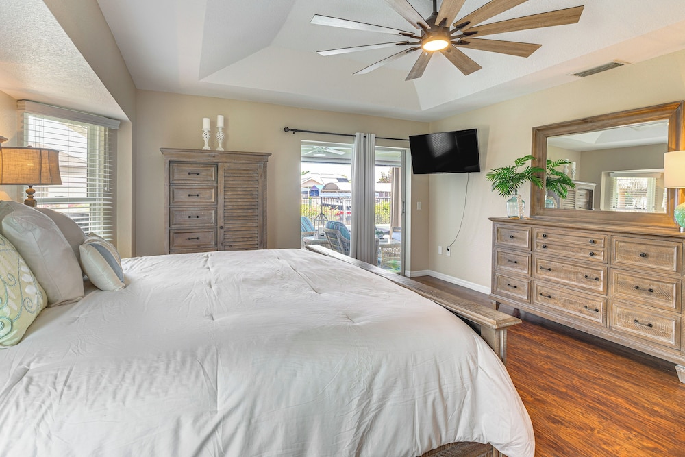 Heated Saltwater Pool & Dock: Port Charlotte Home