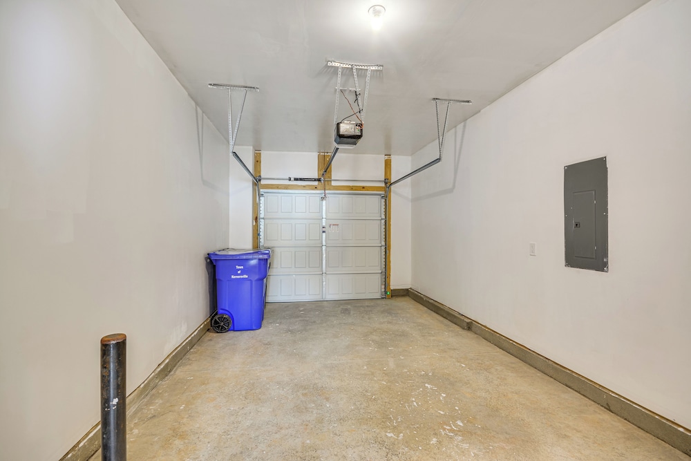 Modern Townhome w/ Private Yard in Kernersville!