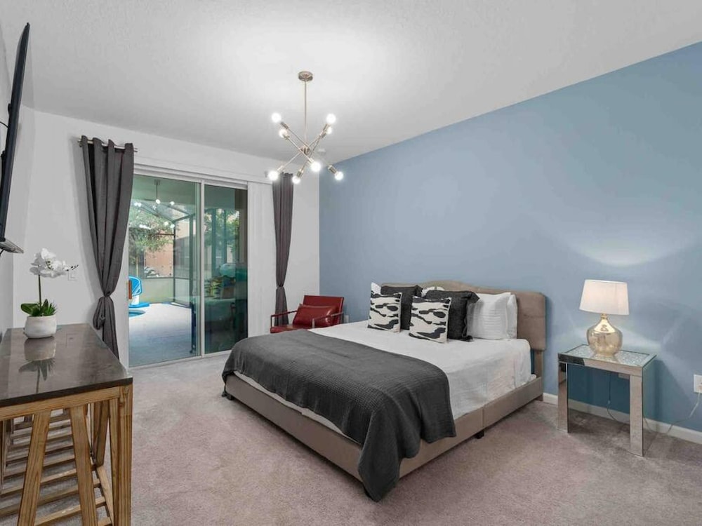 Super Blue- Sleeps 24 w Pool Movie Loft