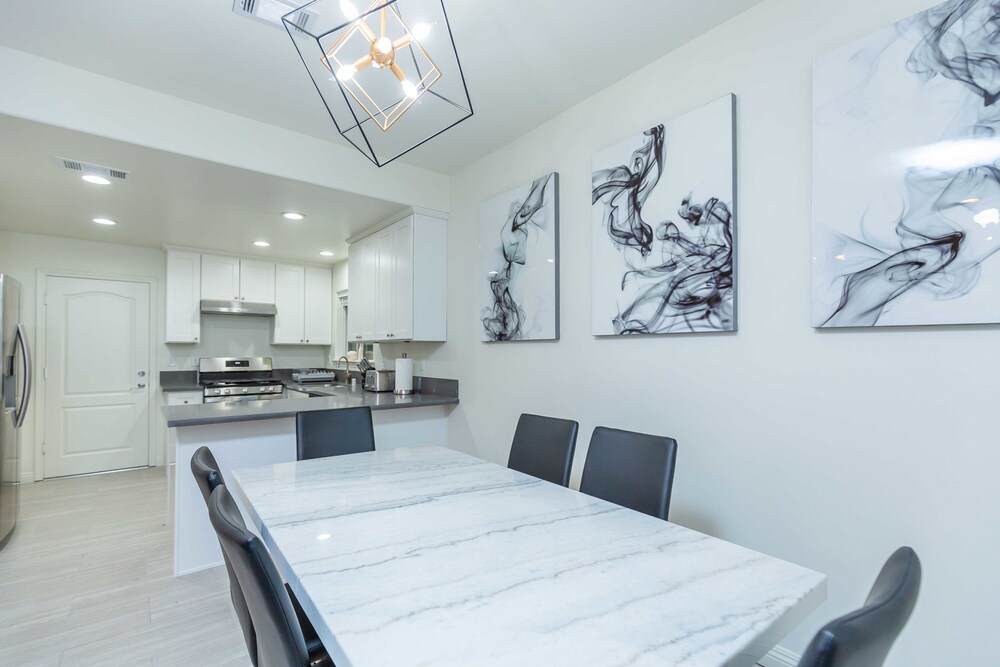 Elegant Pasadena Retreat Prime Comfort Awaits