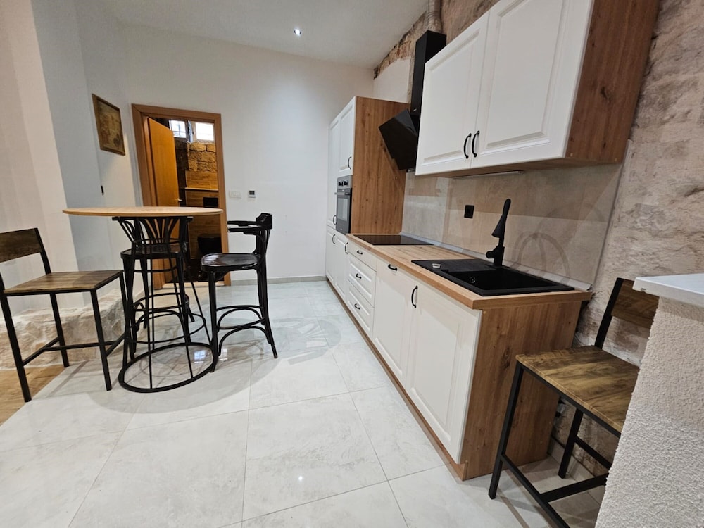 Apartment Antonio, on the Seafront With Garden