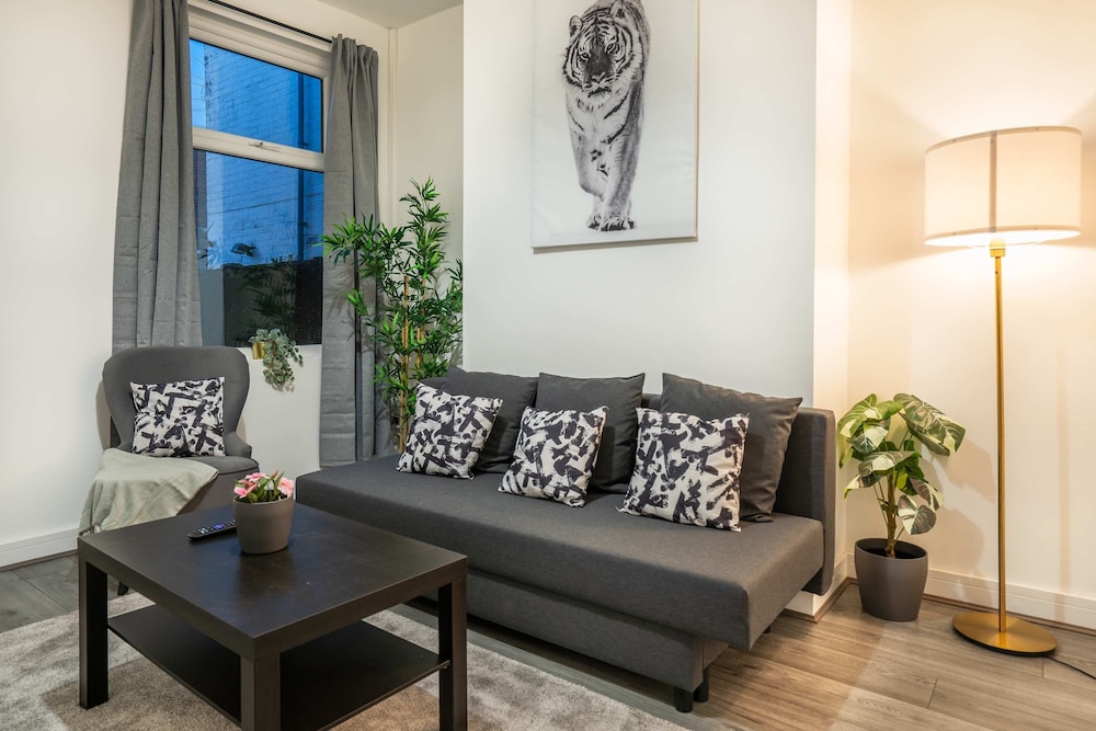 4 Bedrooms-4 Bathrooms House