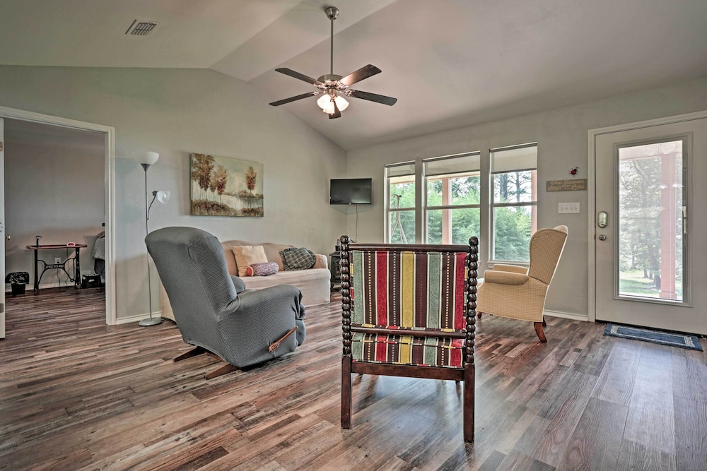 Relaxing Texas Getaway, 1 Mile to Boat Ramp! - Property Image 17