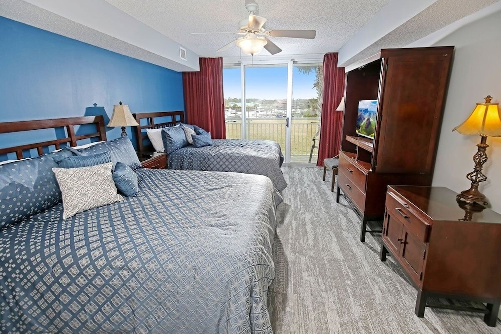 Yacht Club 2-404 4 Bedroom Condo