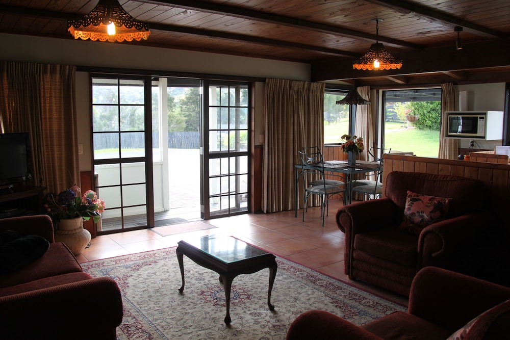 Chartre' Manor Bed & Breakfast