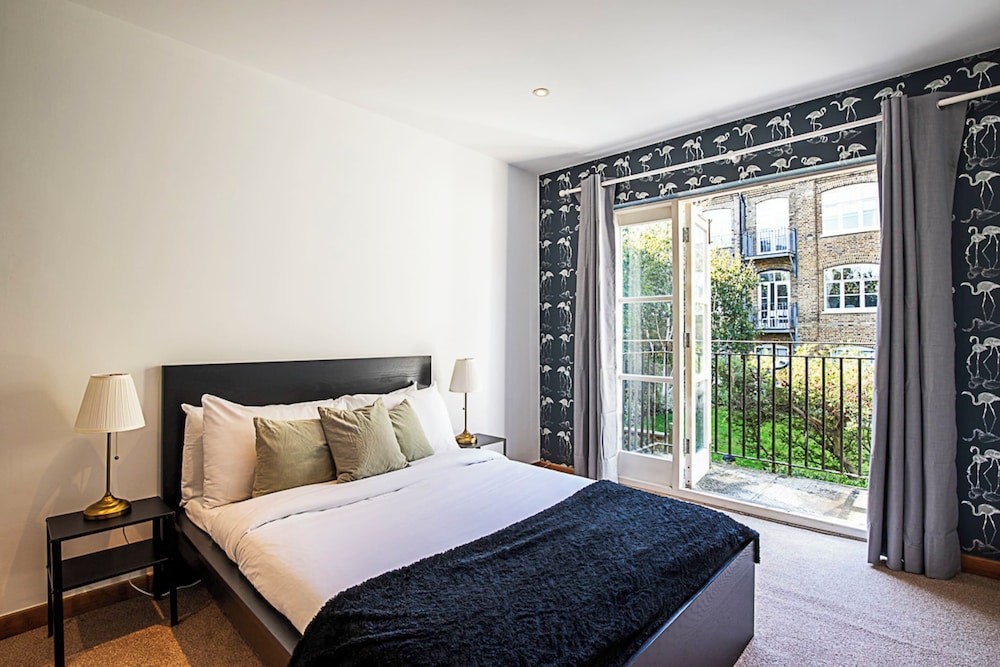 Sleek and Contemporary House in Battersea
