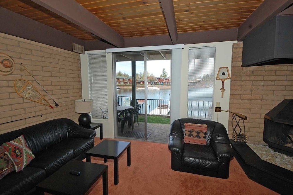 439 Ala Wai 136 3 Bedroom Condo by RedAwning