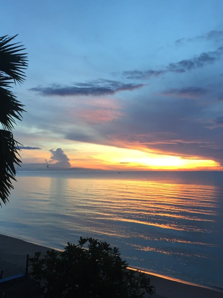 Hua Plee Lazy Beach