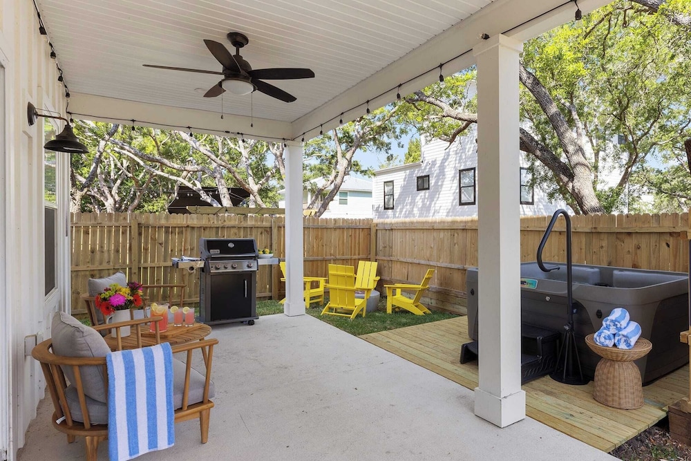 Hot Tub, Firepit, Putting Green Near the Beach Vilano Fairway by Avantstay