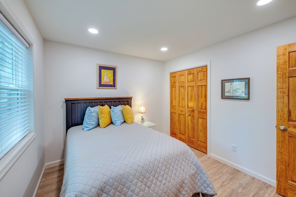Coastal Comfort: Rehoboth Beach Getaway w/ Porch!