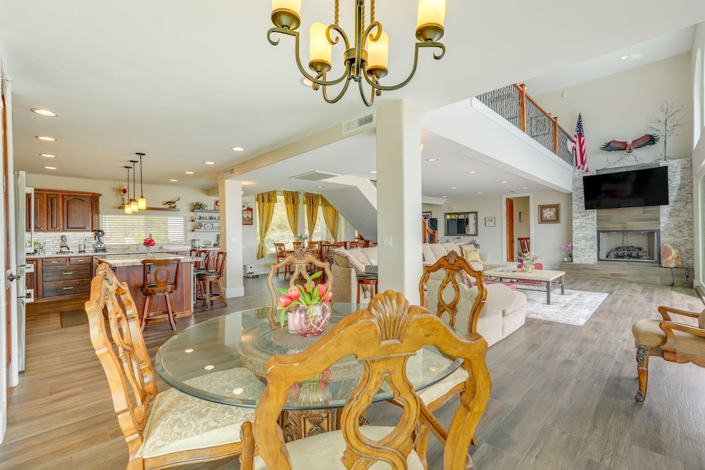 Spacious Arizona Escape - Pool, Hot Tub & Fire Pit