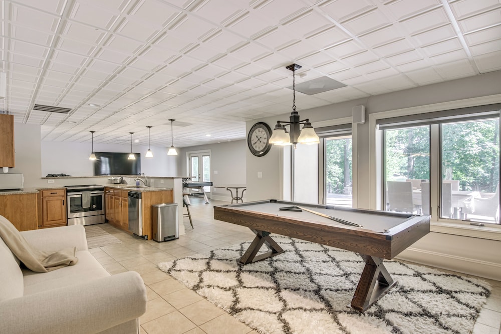 Boat Dock & Movie Theater: Lake Wylie Retreat!