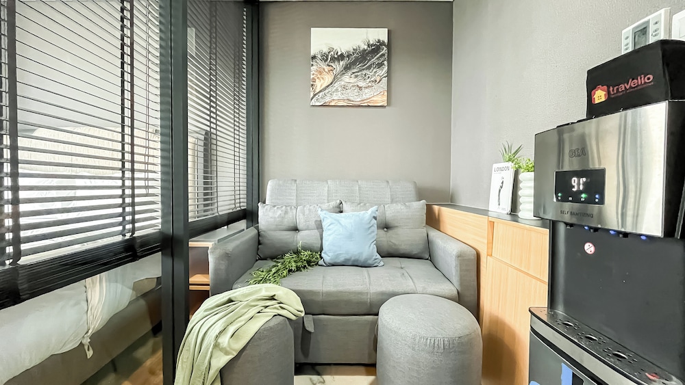 Urban Industrial Touch 1Br Apartment At The Smith Alam Sutera
