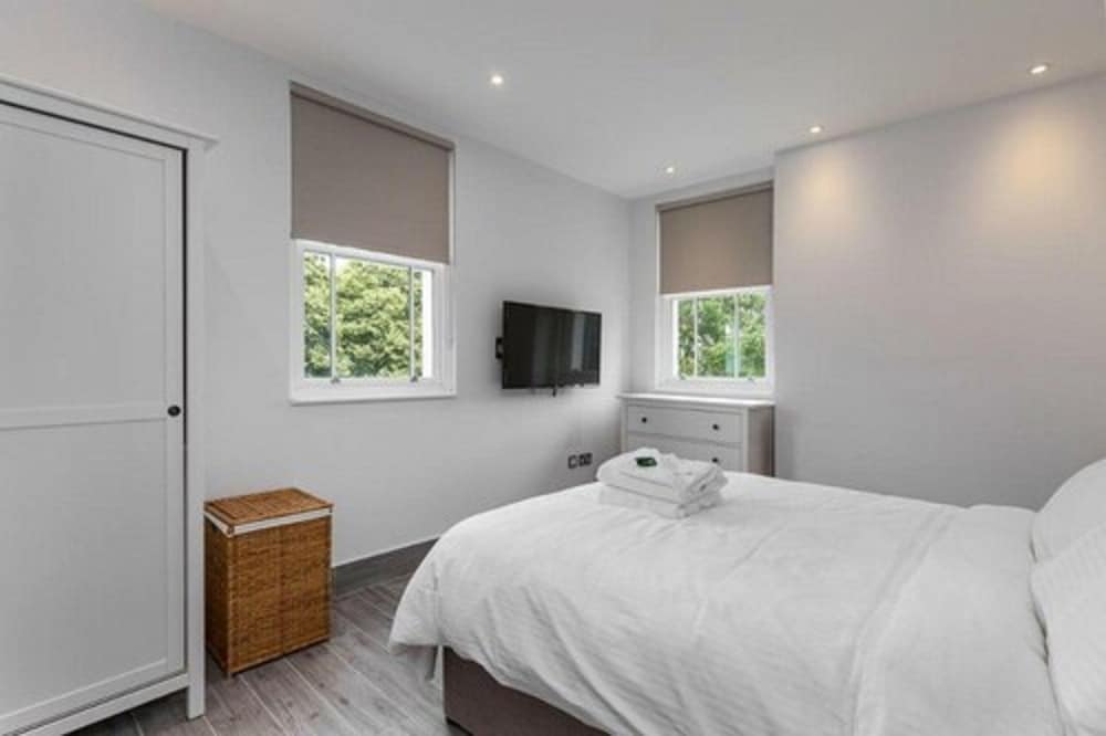 The Lion Gate Apartments view 5