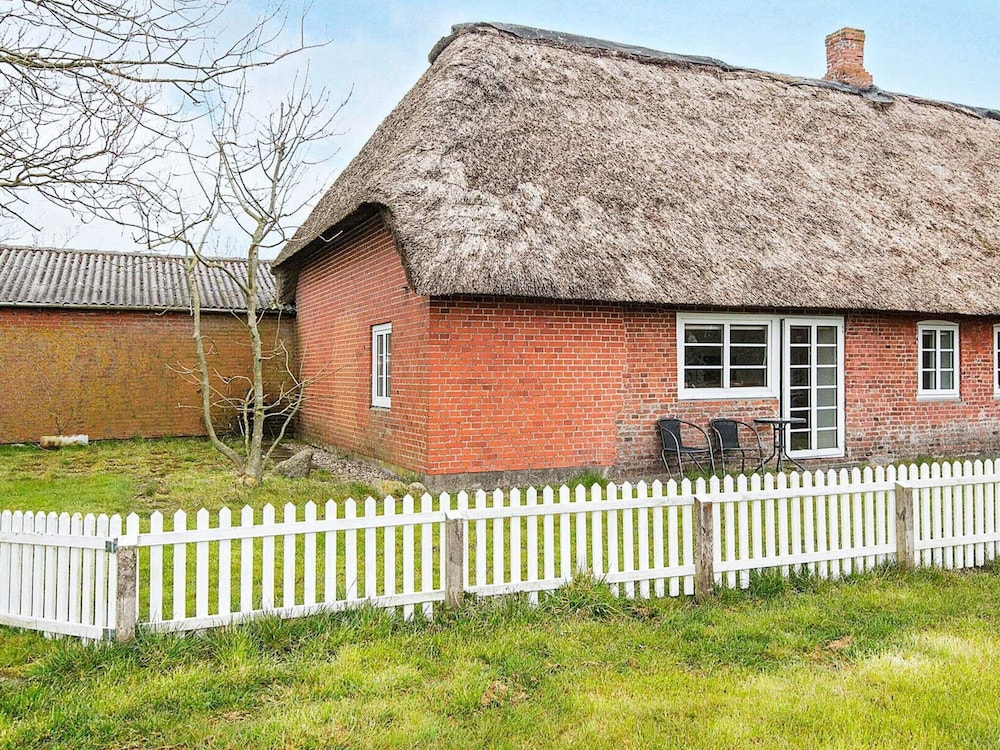 6 Person Holiday Home in Hojer