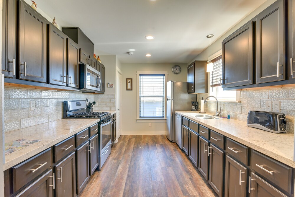 Galveston Vacation Home: 2 Mi to Galveston Beach!