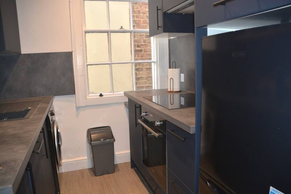 Stunning 2 BD Apartment in Cheltenham