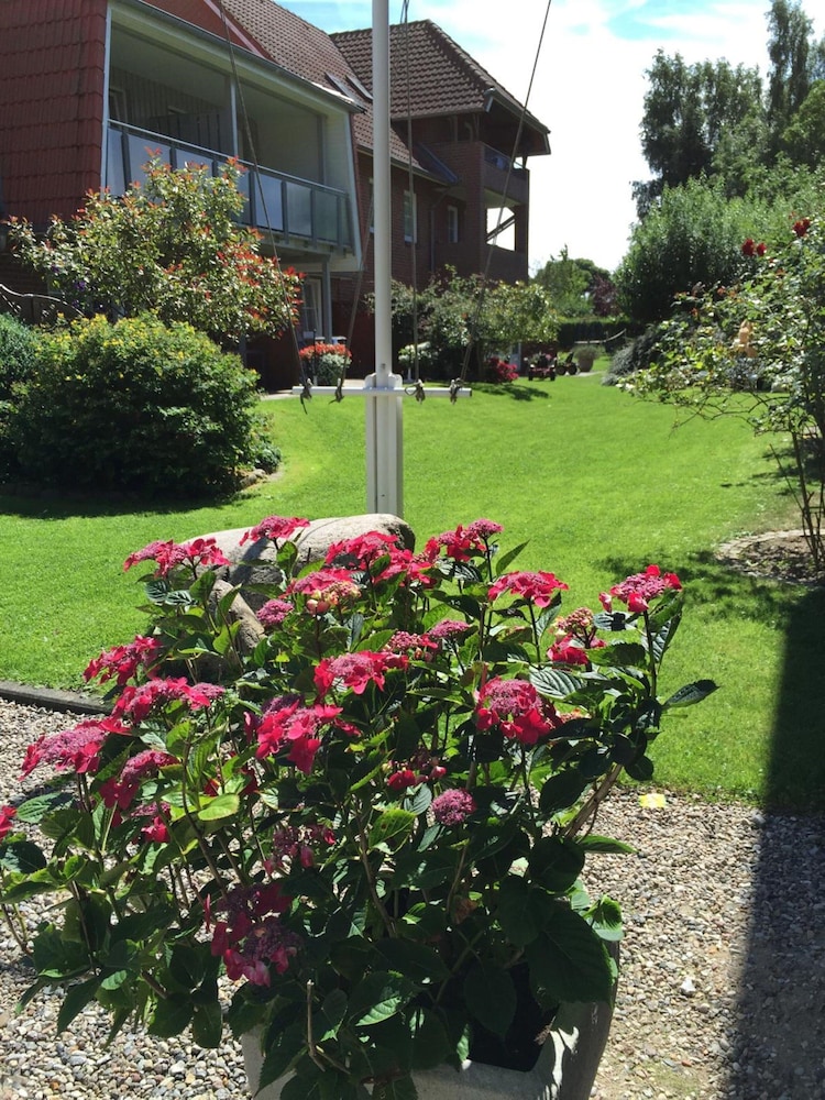 Coastal Comfort With Garden