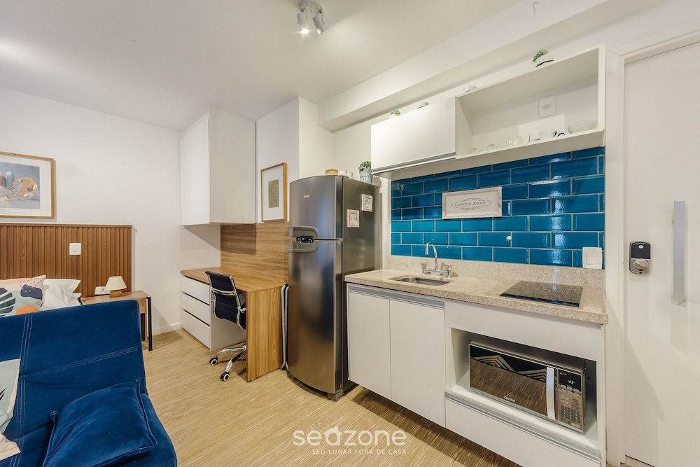 Apt With Balcony 750m From Batman Alley Pdm0208
