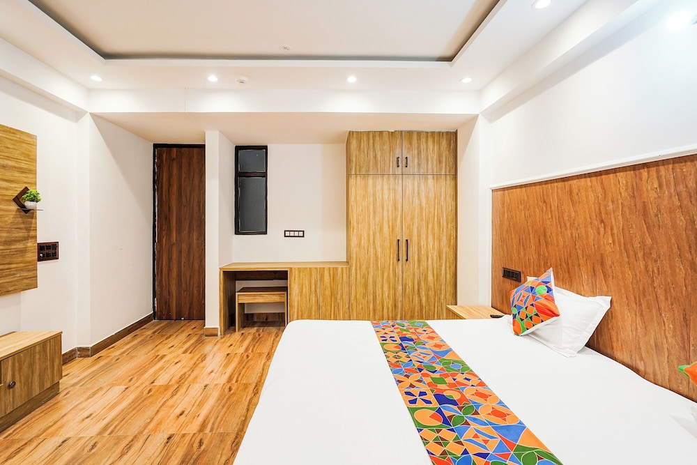 Fabhotel Golden Inn