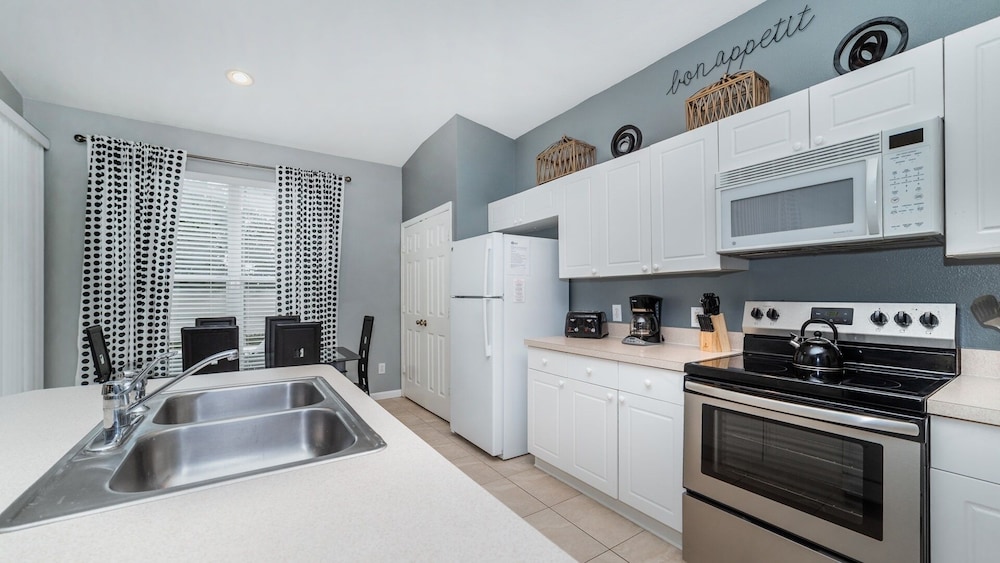 Windsor Palms Resort 4 Bedroom Home with Game Room 4 Home