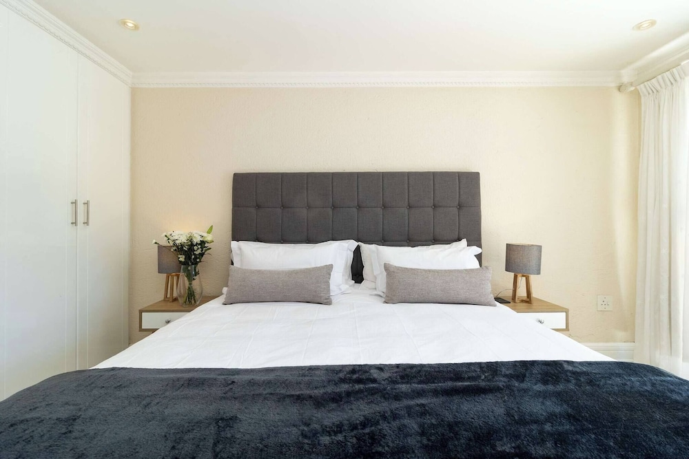 Beachfront Villa, Beach Club, Houtbay