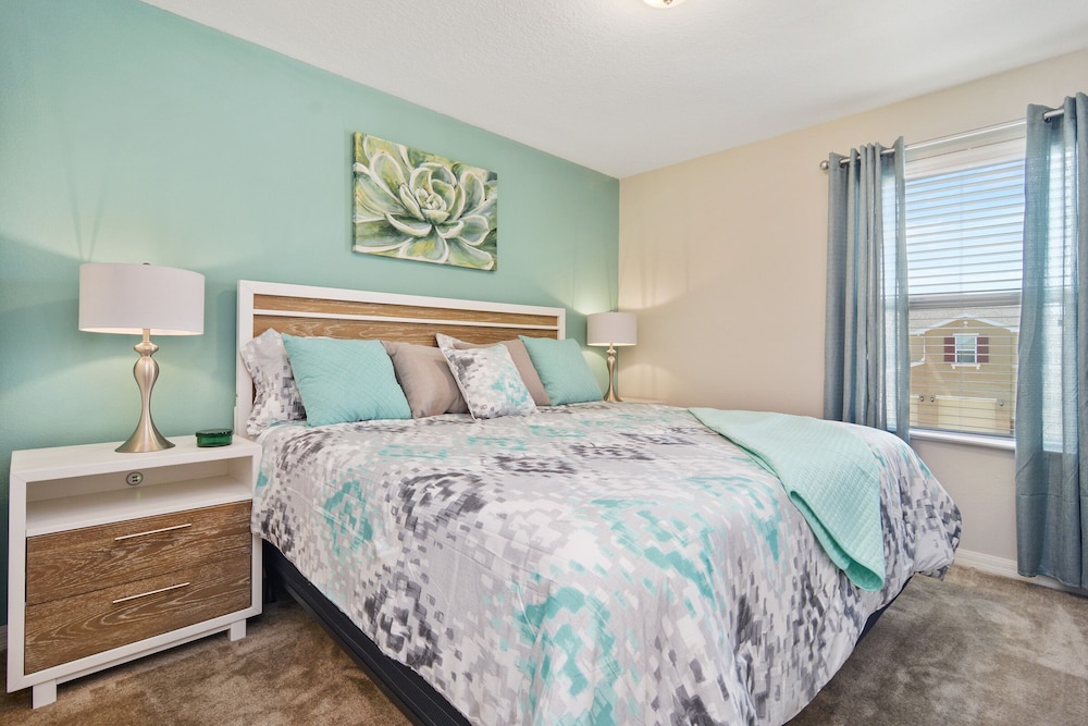 Four Bedroom Sleeps 10 w/GameRoom 5152A