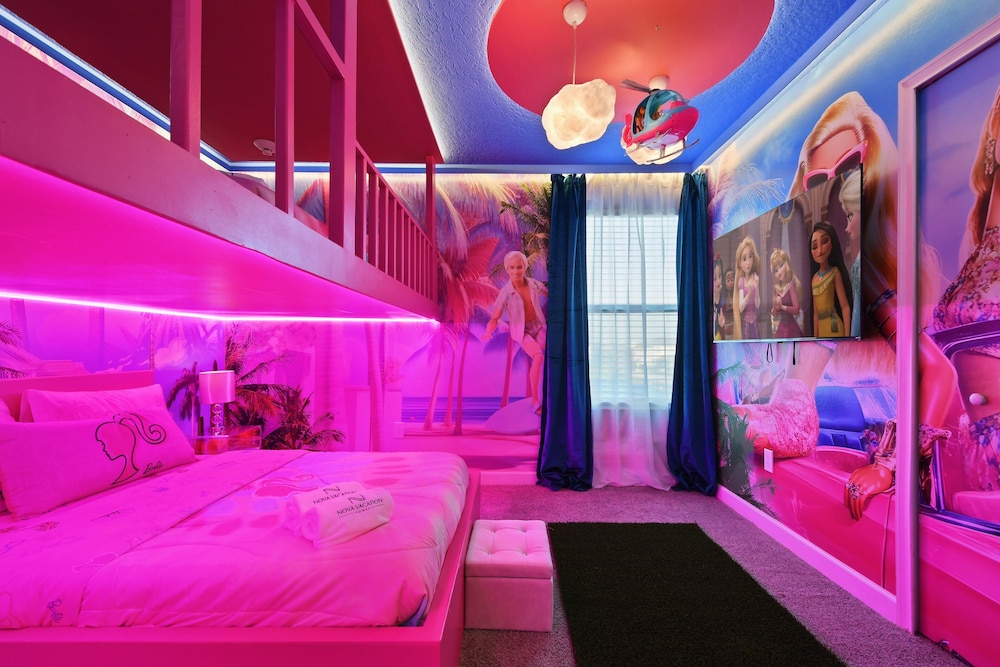 Epic Family Getaway: Themed Villa Near Disney !