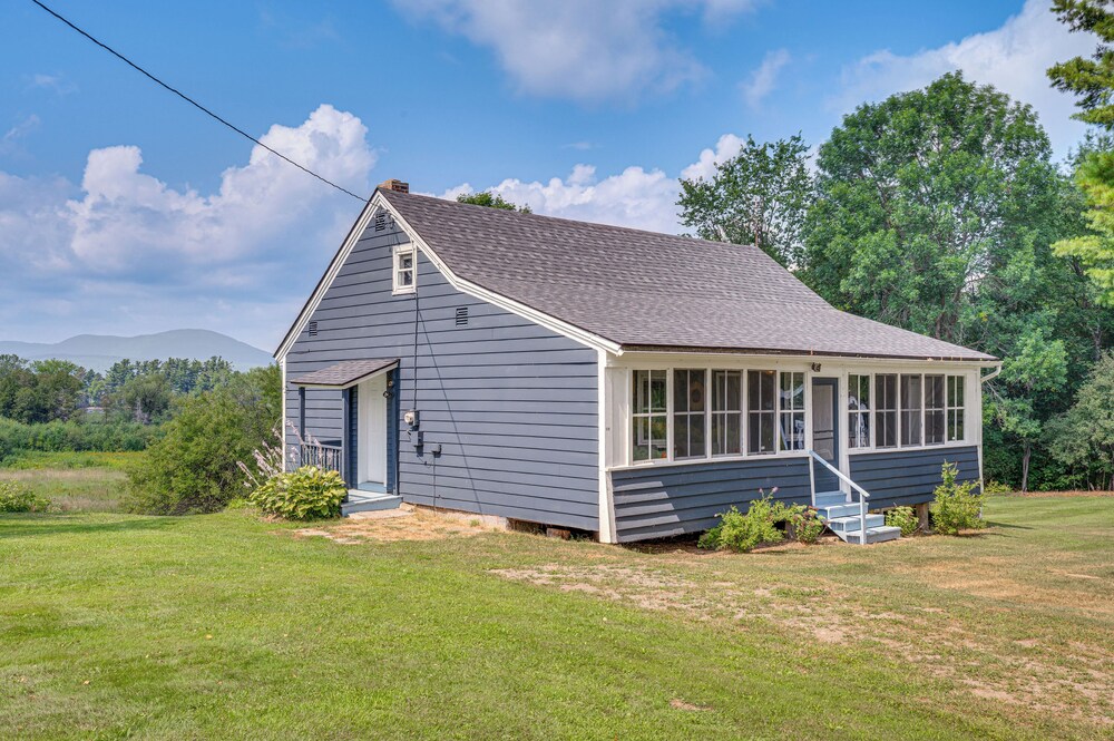 < 1 Mi to Lake: Mtn-view Cabin w/ Porch in Newport