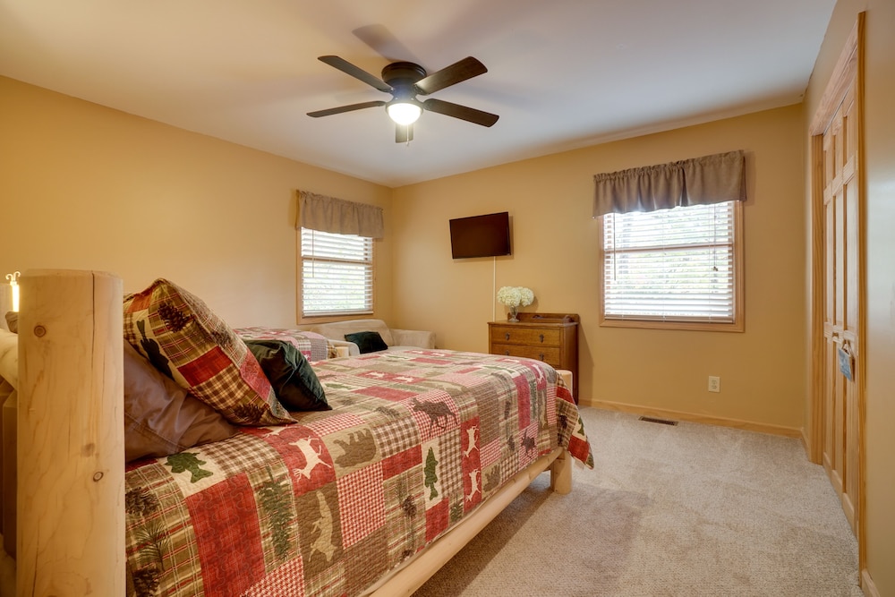 Picturesque Clayton Cabin w/ Mountain Views!