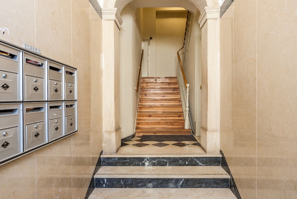 JOIVY Lovely 3BR Apt w/ workspace, nearby Botanical Garden of Lisbon photo 2