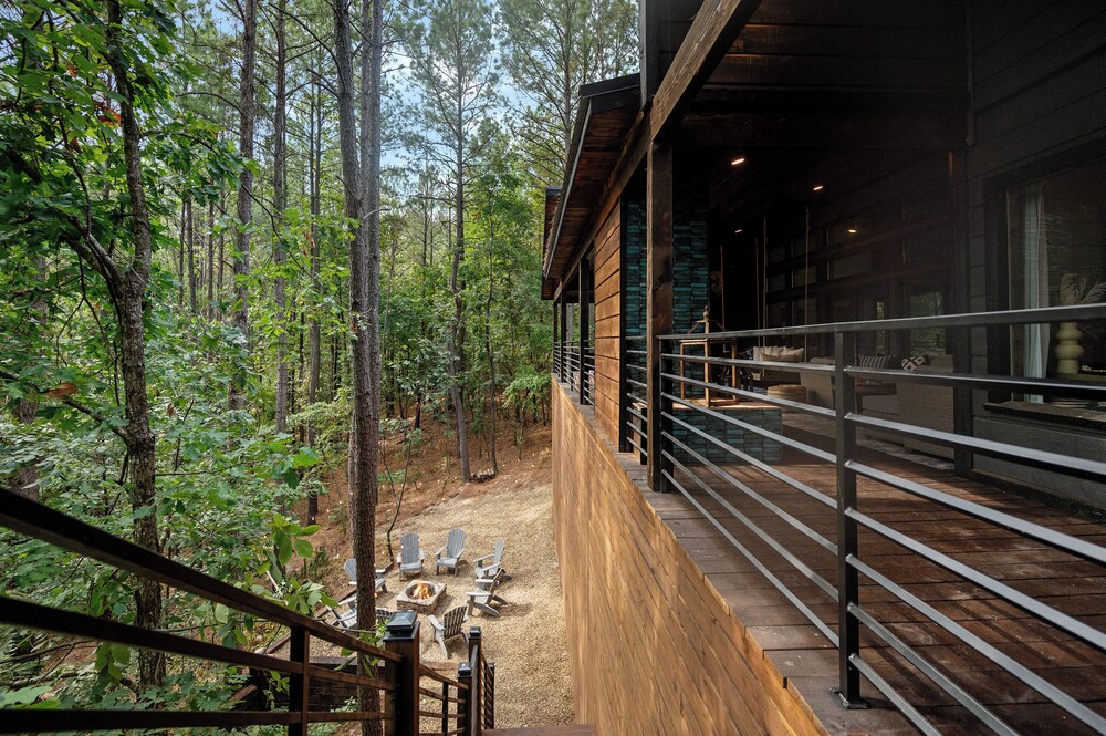 Luxe Broken Bow Vacation Rental: Hot Tub & Pets OK