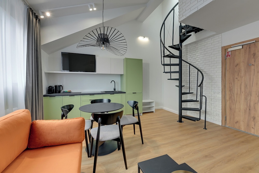 Waterlane Vintage Fitness & Gym by Downtown Apartments