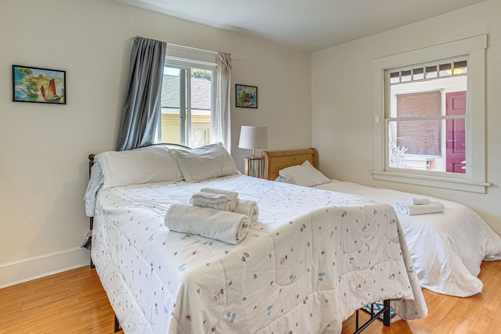 Walkable East Bay Home - 2 Mi to Bart Station