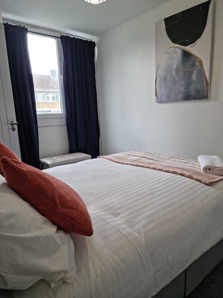 Remarkable 3-bed Apartment in London