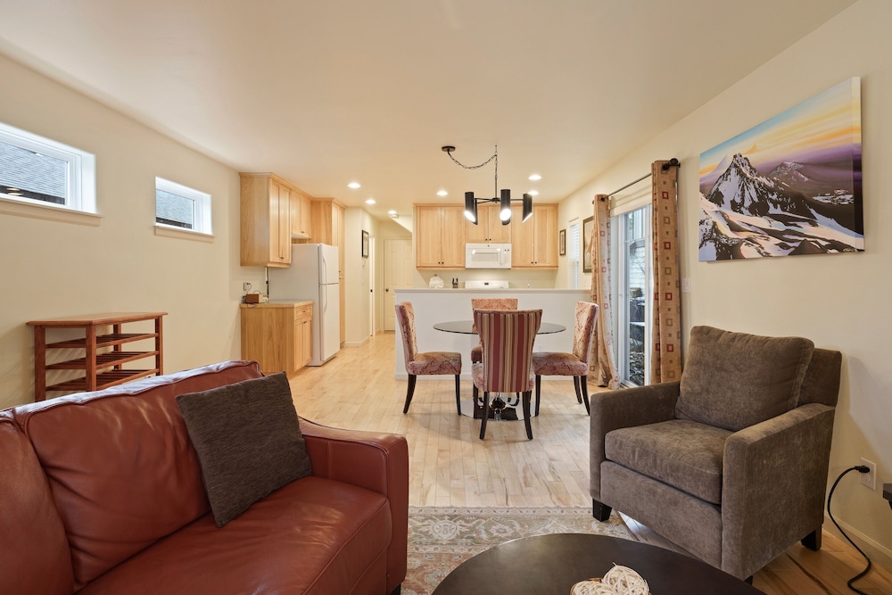 Meet Me On Milwaukee 30 Day Minimum 2 Bedroom Home
