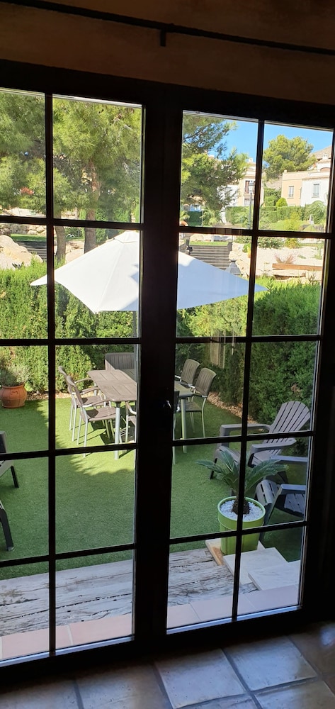 House - Sleeps 6 With Stunning Views