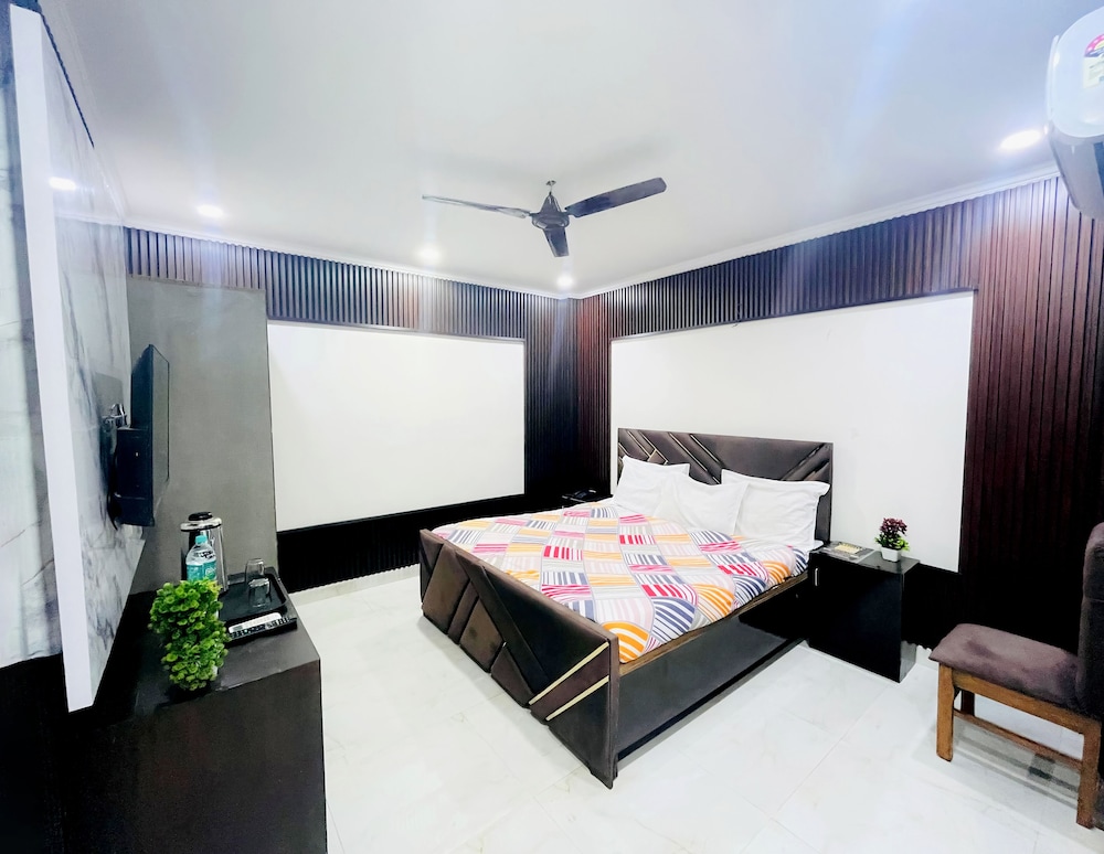 Roomshala J S Garden