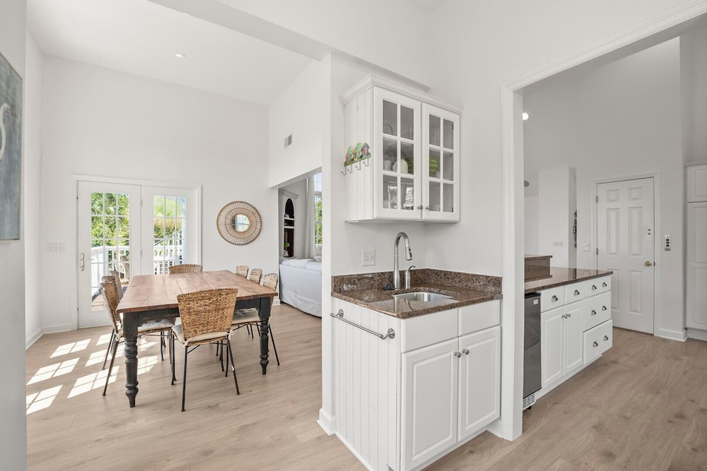 723 Seahorse Road - Newly Renovated, 5-bedroom Oceanside Home