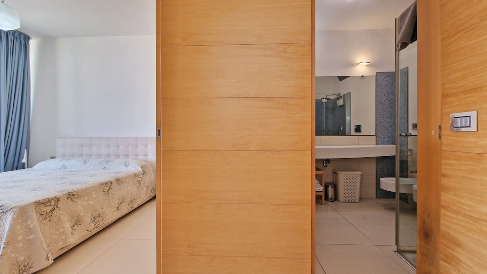 Suite Le Vele Sea View Sleeps 4 and Wifi