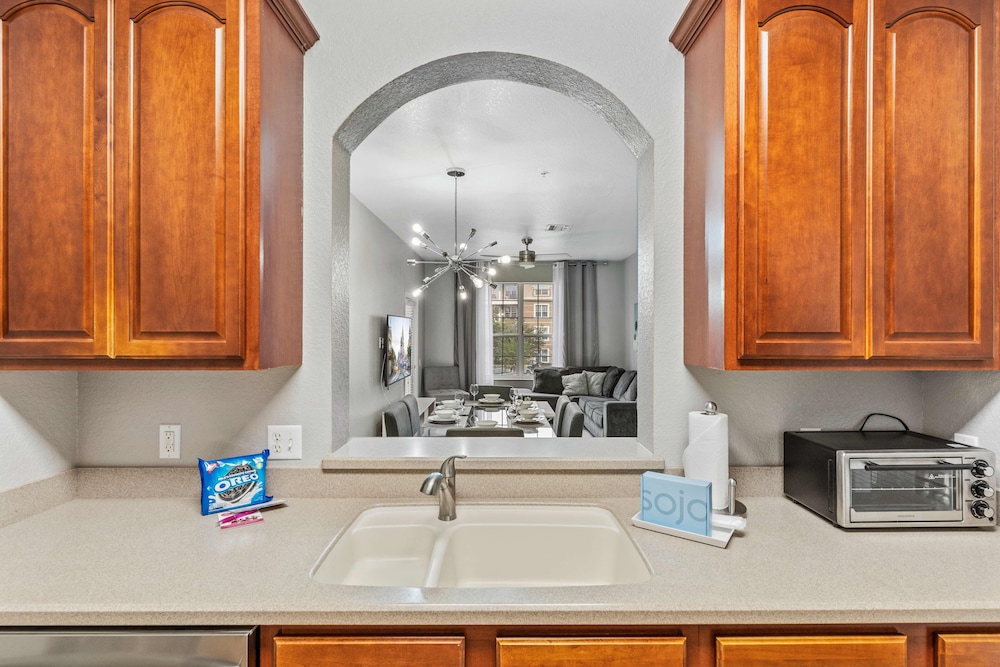 Vista Cay Swanky