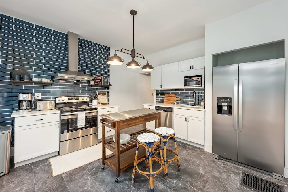 German Charm Suites Sleeps 8!