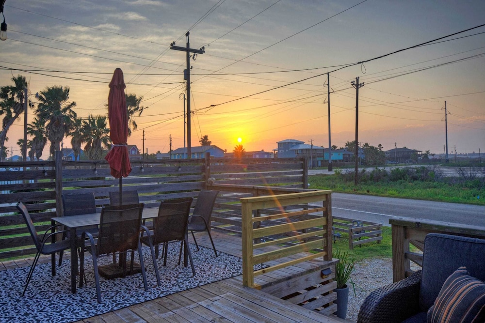 Simpatico by Avantstay Pool, Near Birding Center