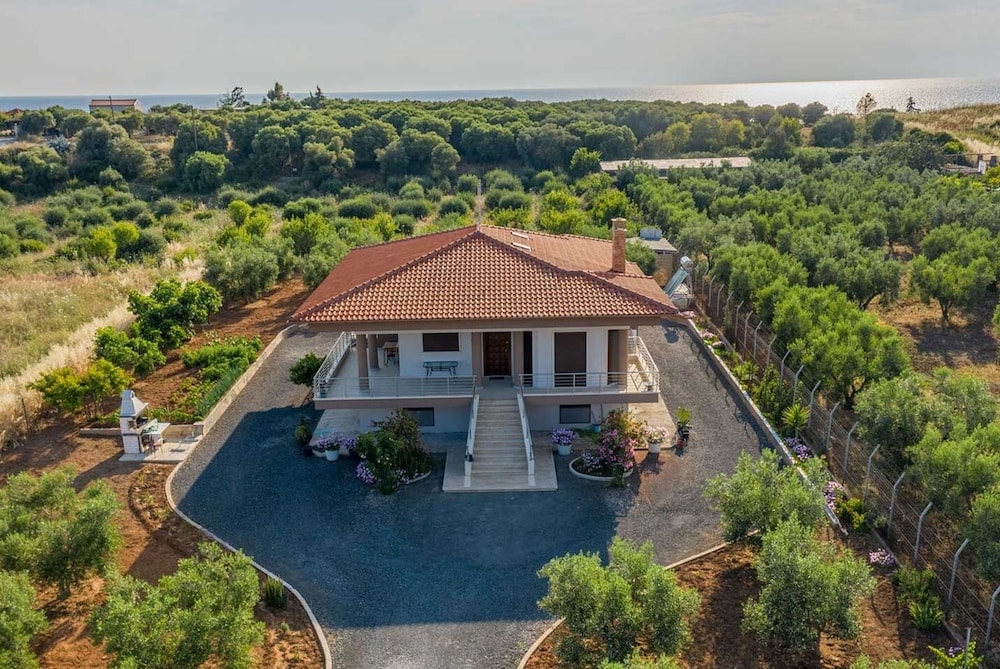 Villa George by Rentalspro