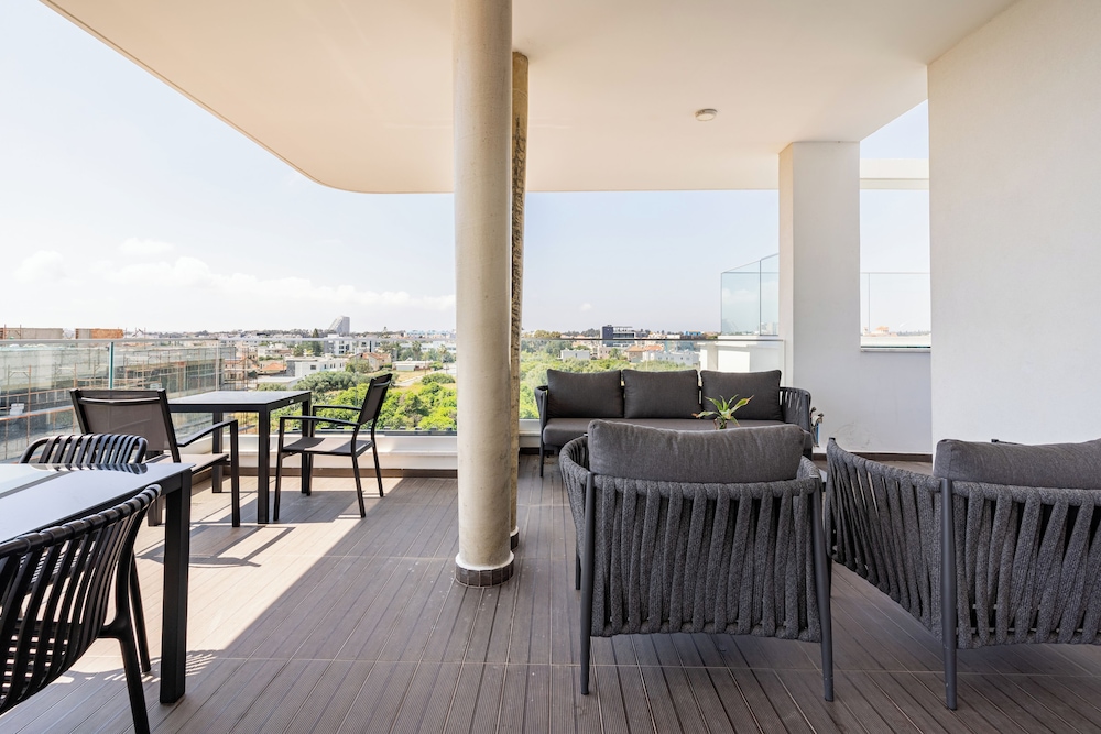 YAMAS Urban Living Platinum 77 Apartments