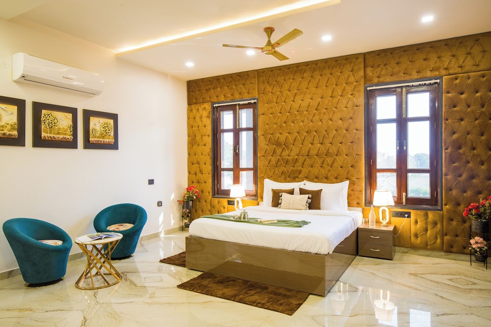 ELIVAAS Ivory Estate Pet-friendly Farm