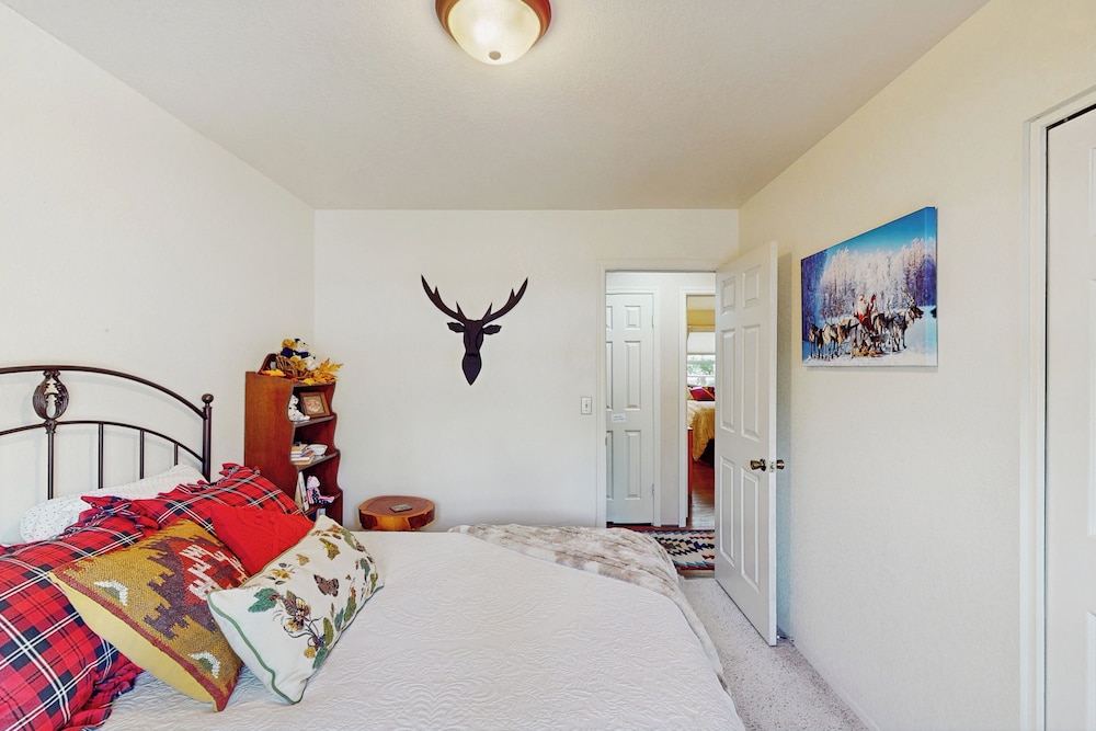 3BR Home Close to Golf, Trails, Lake, & Ski Resort