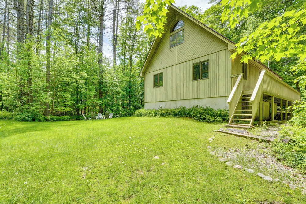 Family-friendly Ludlow Cabin on Lake Pauline!