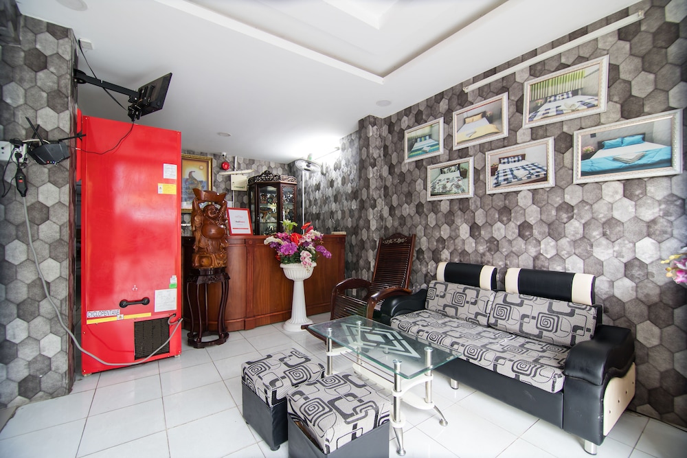 RedDoorz near Bau Cat Residence